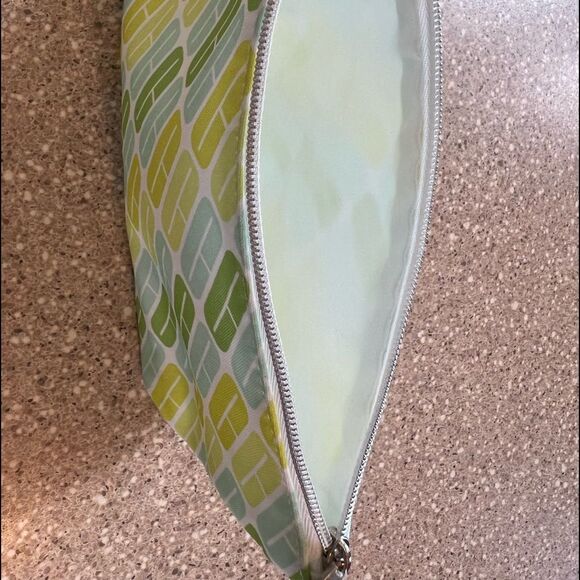 🦋$3 ~ Clinique Green & Yellow Makeup Bag ~ Cosmetics Case ~ Clutch ~ Logo ~ NEW - Picture 4 of 7